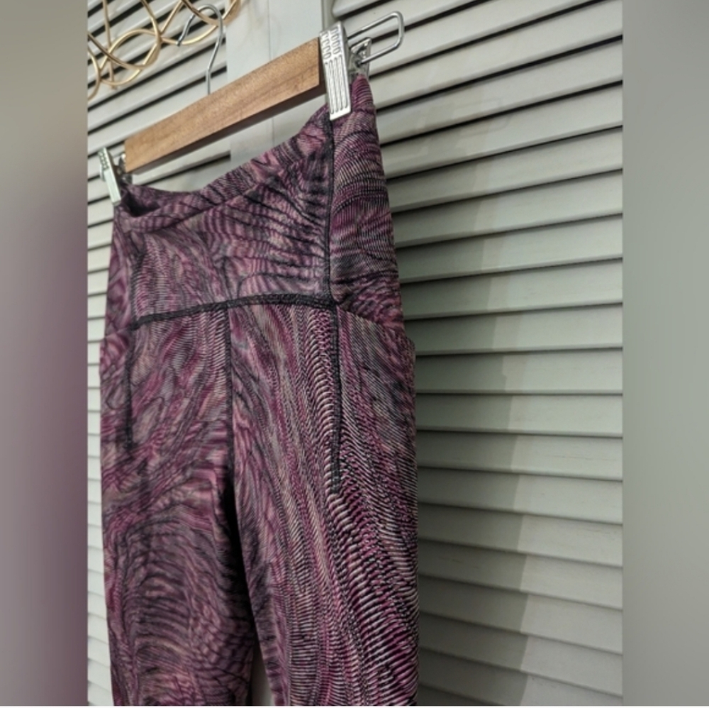 EUC $128 Lululemon Swift Speed HR Tight  Dimensional Sonic Pink Size 4 - Picture 5 of 7